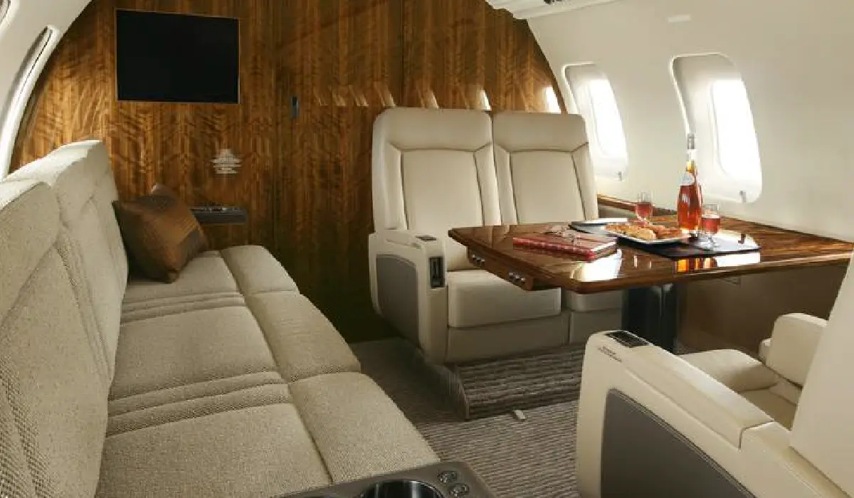 Bombardier - Challenger 605 - Best Heavy Jet Rentals - Best Preowned Jets - Exclusive Concierge Club.webp